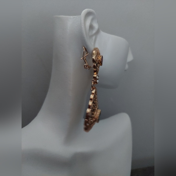 Timeless Elegance: Chic Classic Gold Color Drop Earrings - Picture 14 of 16